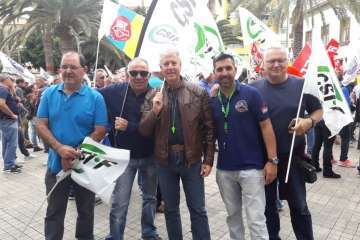 Protesta de policías locales para exigir el anticipo de la edad de jubilación (Foto TA)