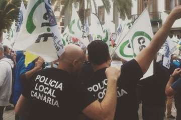 Protesta de policías locales para exigir el anticipo de la edad de jubilación (Foto TA)