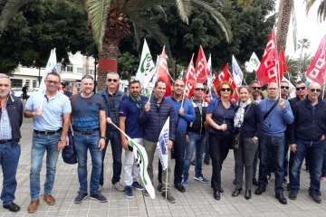 Protesta de policías locales para exigir el anticipo de la edad de jubilación (Foto TA)