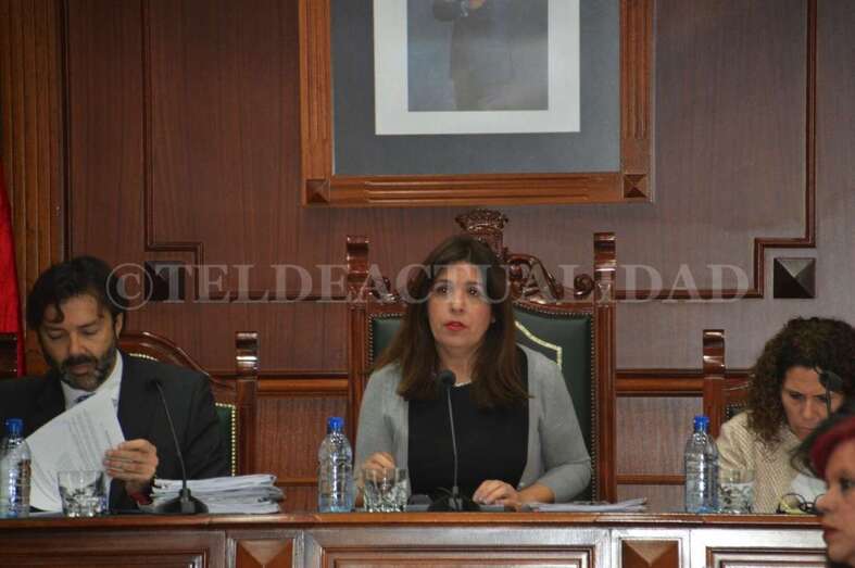 La alcaldesa Carmen Hernández, durante el Pleno de este viernes (Foto TA)
