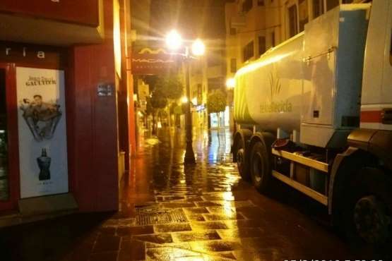 Limpieza de Los Llanos de Telde tras el evento por el cambio de hora (Foto TA)