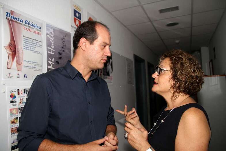 Jesús Suárez, gerente de Gestel, y la concejala Marta Hernández, responsable de Cultura (Foto TA)