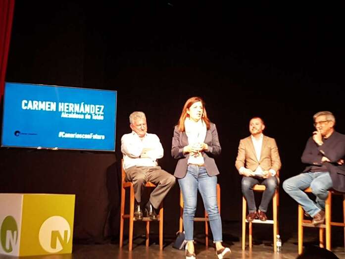Carmen Hernández, en su intervención en el acto de NC celebrado en Gáldar (Foto TA)