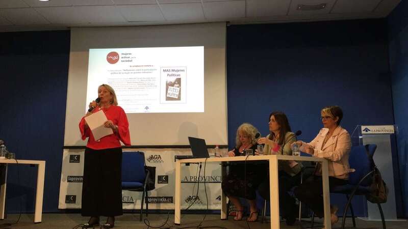 La alcaldesa de Telde, en la mesa redonda celebrada en la capital grancanaria (Foto TA)