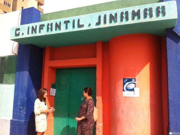 Imagen de archivo de la actual alcaldesa en la portada de la Escuela Infantil de Jinámar (Foto TA)