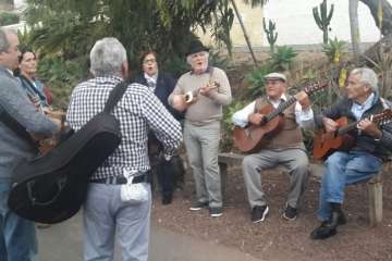 Enramado y brindis popular por el Día de la Cruz en Lomo Guinea (Foto TA)
