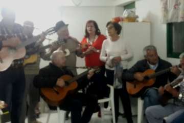 Enramado y brindis popular por el Día de la Cruz en Lomo Guinea (Foto TA)