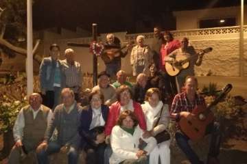 Enramado y brindis popular por el Día de la Cruz en Lomo Guinea (Foto TA)