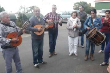 Enramado y brindis popular por el Día de la Cruz en Lomo Guinea (Foto TA)