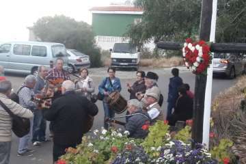 Enramado y brindis popular por el Día de la Cruz en Lomo Guinea (Foto TA)