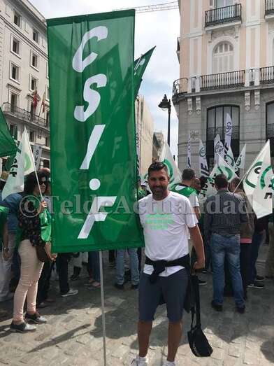 El policía teldense Armando Martín, del CSIF, este mediodía en Madrid en la protesta sindical (Foto TA)