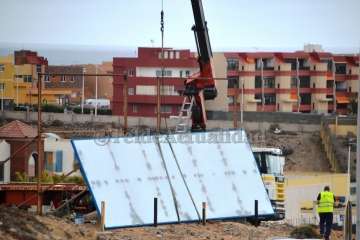 La Policía Local aborta la instalación de una nueva valla publicitaria en La Garita (Foto TA)