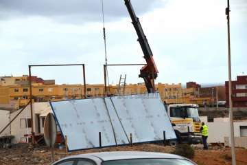 La Policía Local aborta la instalación de una nueva valla publicitaria en La Garita (Foto TA)