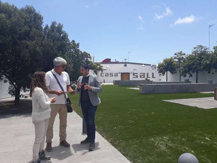 El arqueólogo Valentín Barroso y Héctor Suárez, en la Casa de los Sall (Foto TA)