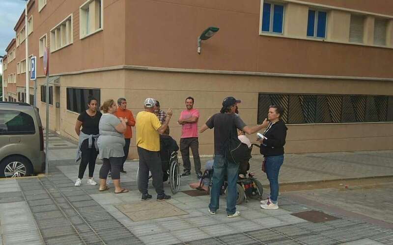 Encuentro de miembros de Podemos con vecinos de Jinámar (Foto TA)