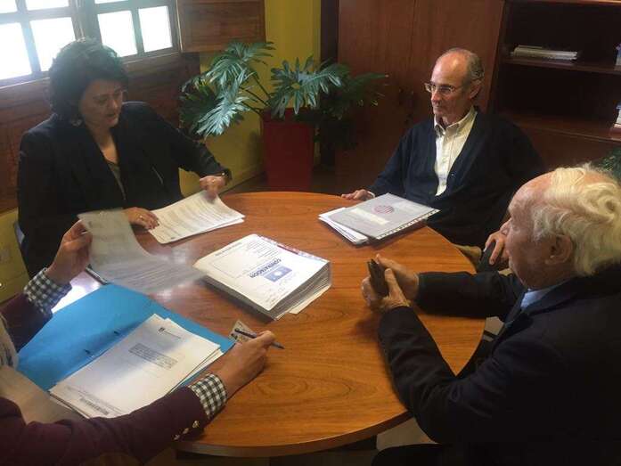 Imagen del acto de firma del contrato (Foto TA)