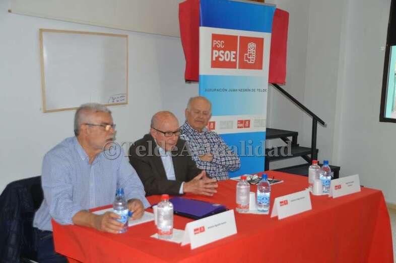 Momento del acto de esta noche en la sede socialista (Foto TA)