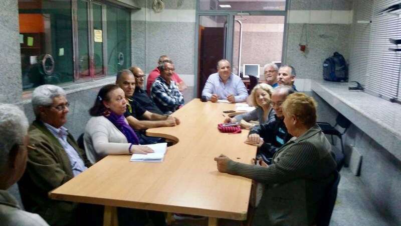 El edil Juan Martel, esta tarde reunido con los colectivos del Valle de Jinámar (Foto TA)