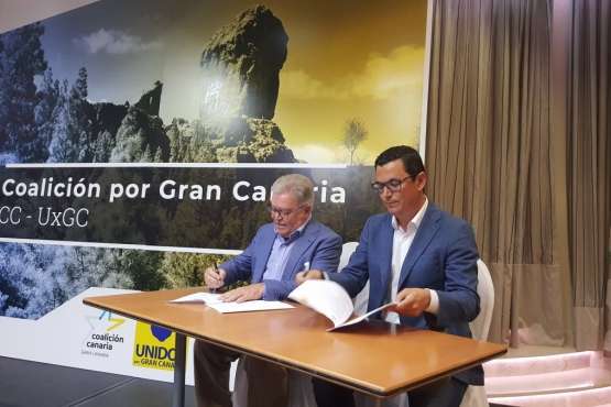 Firma del acuerdo preelectoral entre CC y Unidos por Gran Canaria (Foto TA)