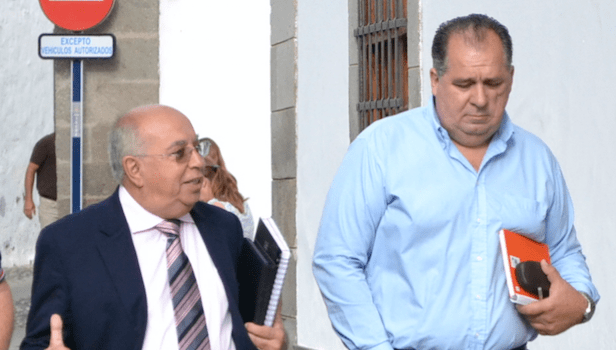 El consejero Francisco Trujillo, en una imagen de archivo junto al concejal Juan Martel (Foto TA)