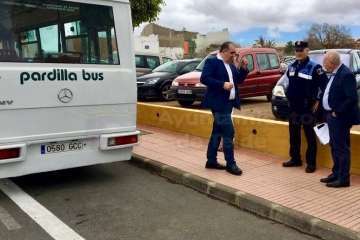  El enlace directo de Jinámar con el nuevo CAE de El Calero, cuestión de días. Representantes políticos, técnicos y directivos de las operadoras recorrieron el barrio (Foto TA)