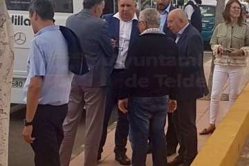  El enlace directo de Jinámar con el nuevo CAE de El Calero, cuestión de días. Representantes políticos, técnicos y directivos de las operadoras recorrieron el barrio (Foto TA)