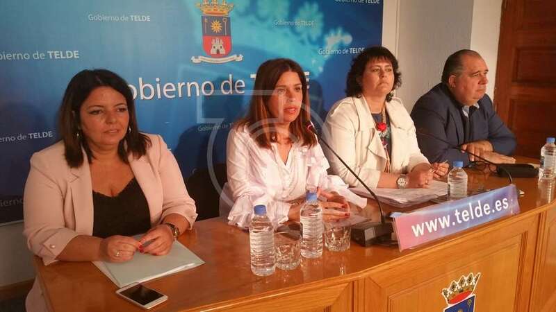 La alcaldesa y los portavoces de NC, CC y CCD, hoy en la rueda de prensa (Foto TA)