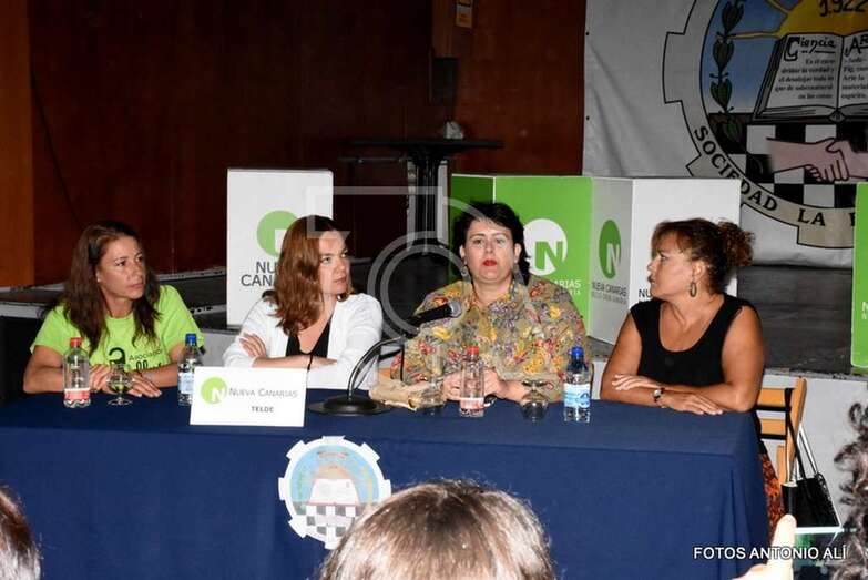 Momento del acto de esta noche en La Fraternidad (Foto TA)