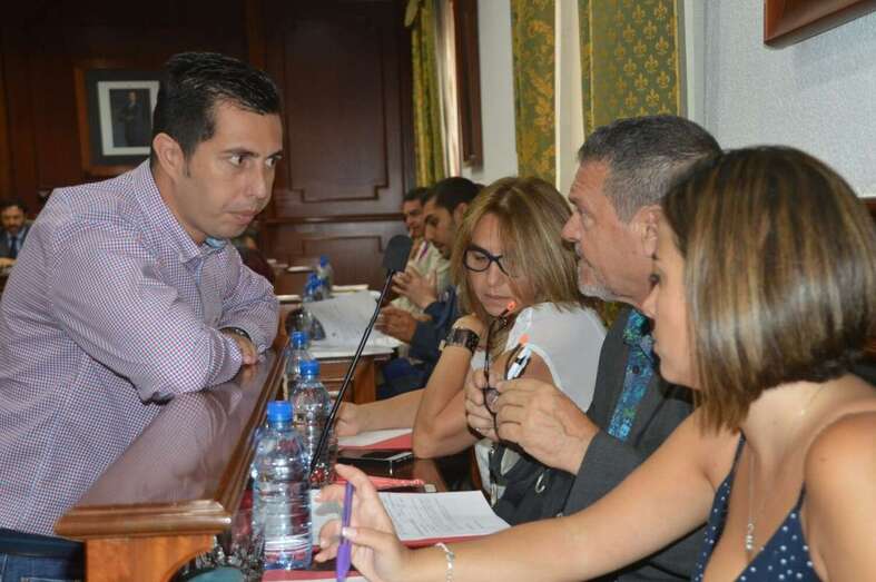 Imagen de archivo de los cuatro concejales del PSOE en el Ayuntamiento de Telde (Foto TA).