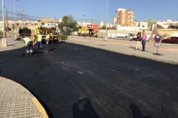 Trabajos de asfaltado en la Rambla de Pedro Lezcano (Foto TA y Jesús Ruiz Mesa)