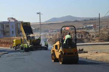 Trabajos de asfaltado en la Rambla de Pedro Lezcano (Foto TA y Jesús Ruiz Mesa)