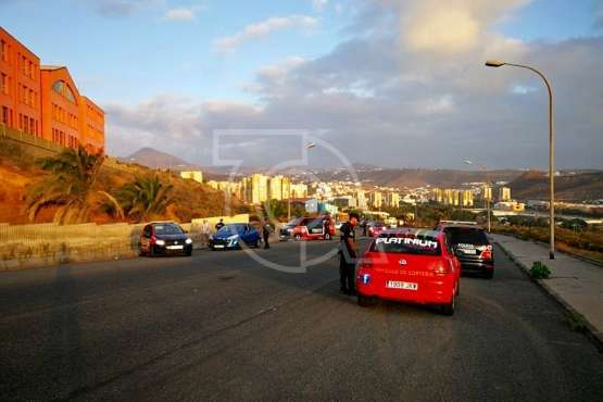 Controles de la Policía Canaria en Jinámar (Foto TA)