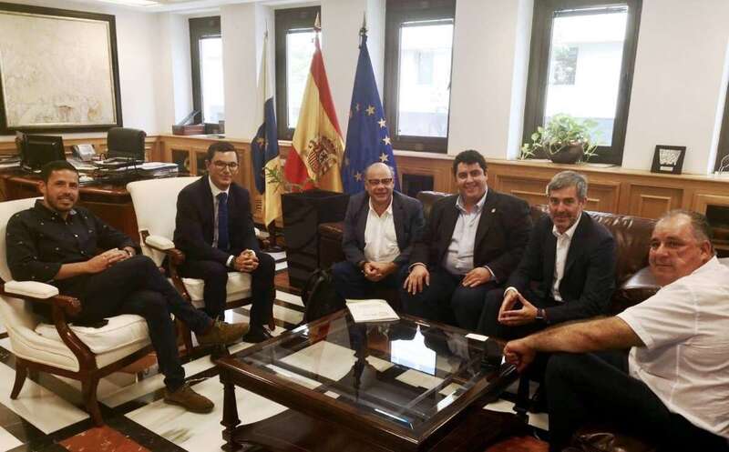 Imagen del encuentro entre cargos del CCD y CC en Presidencia del Gobierno (Foto TA)
