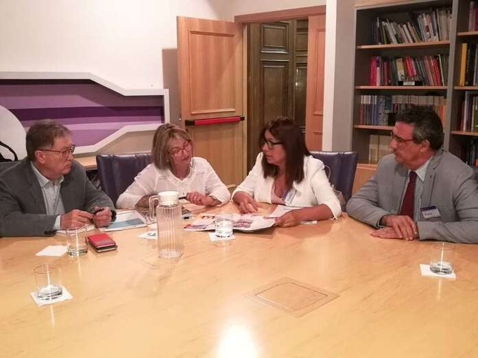 La alcaldesa Carmen Hernandez y el gerente de Fomentas, Carmelo Ramírez, durante una reunión en Madrid (Foto TA)