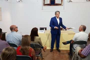 Charla en Telde de Román Rodríguez sobre las reformas del REF y del Estatuto de Autonomía (Foto Antonio Alí y TA)