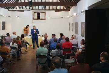 Charla en Telde de Román Rodríguez sobre las reformas del REF y del Estatuto de Autonomía (Foto Antonio Alí y TA)