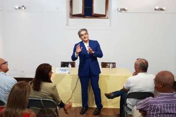 Charla en Telde de Román Rodríguez sobre las reformas del REF y del Estatuto de Autonomía (Foto Antonio Alí y TA)