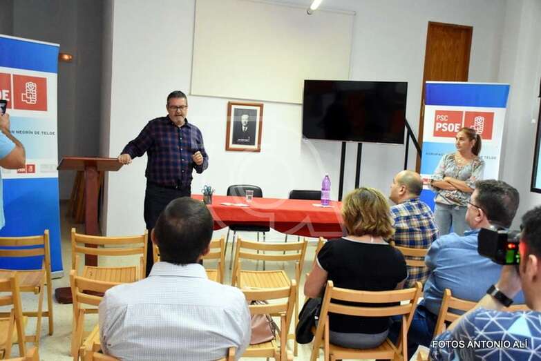 Gregorio Viera, esta tarde en la sede de la agrupación socialista (Foto TA)