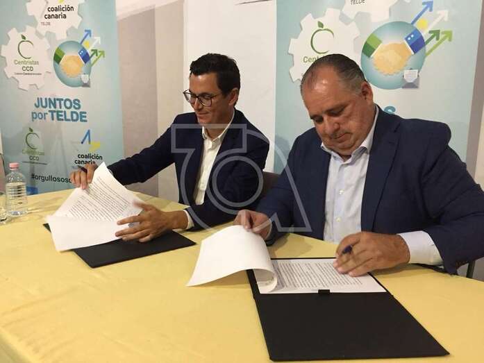 Momento de la firma del acuerdo en la sede del Círculo Cultural (Foto TA)