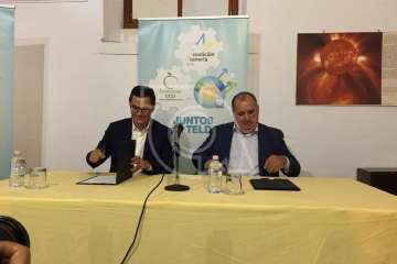 Firma del acuerdo electoral entre CC y CCD en la sede del Círculo Cultural de Telde (Foto TA)