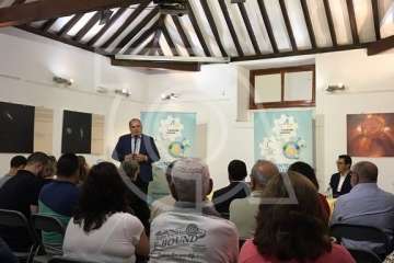 Firma del acuerdo electoral entre CC y CCD en la sede del Círculo Cultural de Telde (Foto TA)