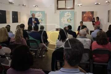 Firma del acuerdo electoral entre CC y CCD en la sede del Círculo Cultural de Telde (Foto TA)