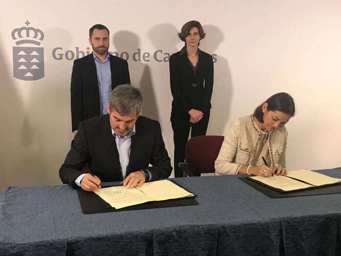 El presidente Fernando Clavijo, junto a la ministra Reyes Maroto y al consejero Isaac Castellano (Foto TA)