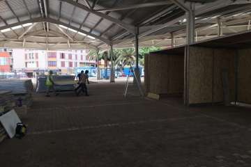 Instalación de las casetas para los puestos del Mercado Municipal en el Área Polivalente de Narea (Foto TA)