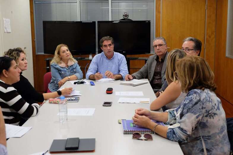 Imagen del encuentro con los presidentes de las comunidades de vecinos (Foto TA)