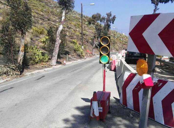 Imagen de archivo de un semáforo de obra en una carretera de Telde (Foto TA)