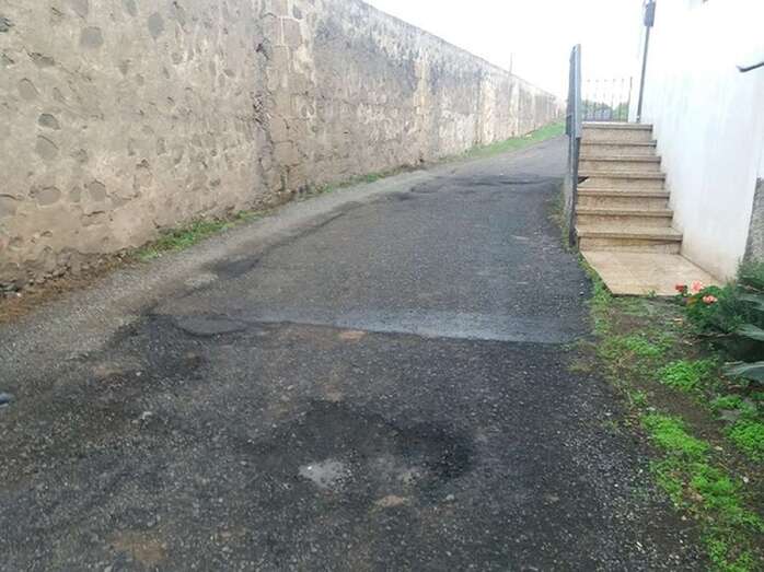 Imagen de la calle Hoya Niebla, en Caserones (Foto TA)