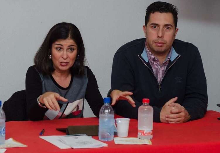 Carolina Darias y el secretario general local del PSOE, Alejandro  Ramos (Foto TA)