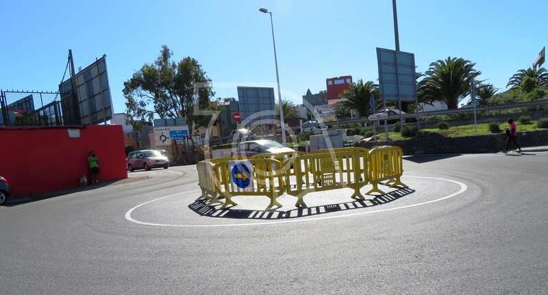 La nueva rotonda en la intersección de dos calles del Parque Empresarial de Melenara, justo en la esquina del futuro Mercadona (Foto TA)
