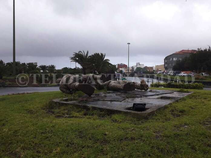 El viento arrancó de cuajo la escultura del Juego del Palo el pasado mes de febrero (Foto TA)